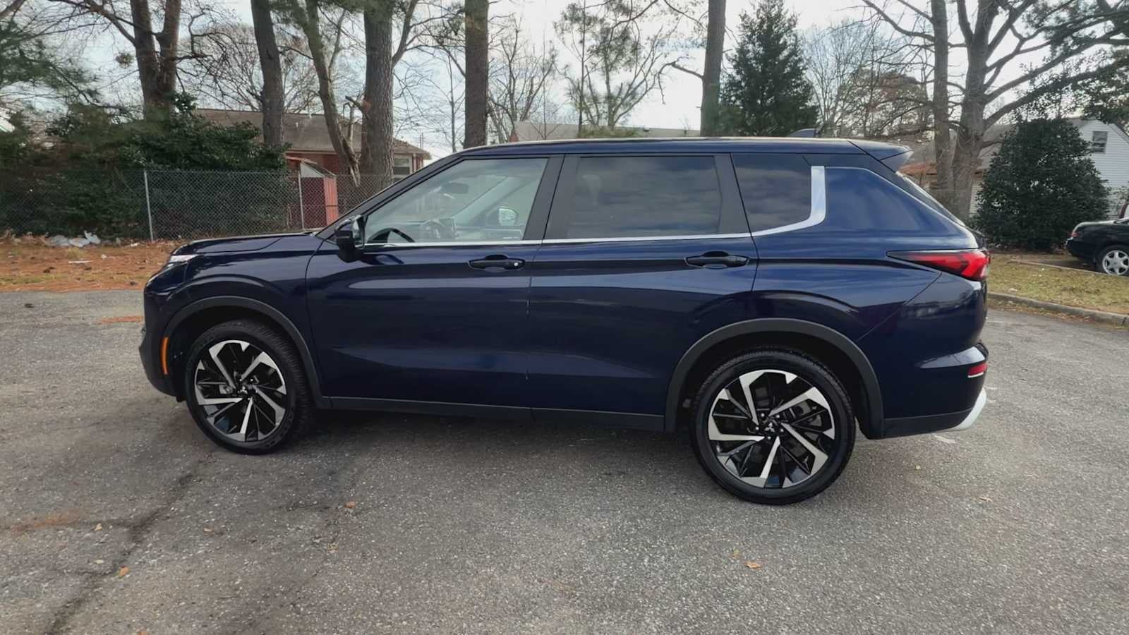 2023 Mitsubishi Outlander SE